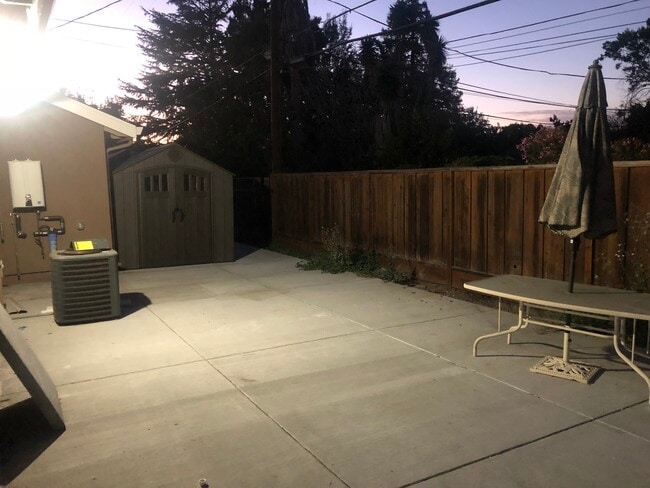 Building Photo - 541 Pamlar Ave