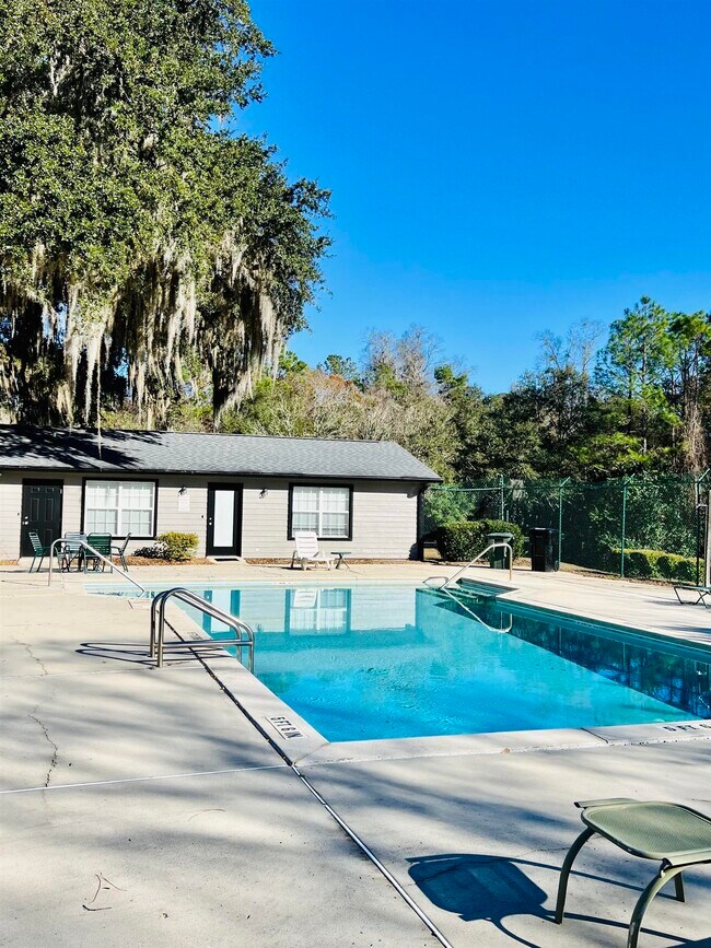 Building Photo - 3031 Royal Palm Way
