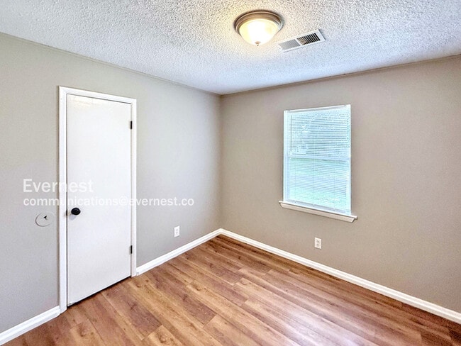 Building Photo - 1004 Cherry Brook Cir