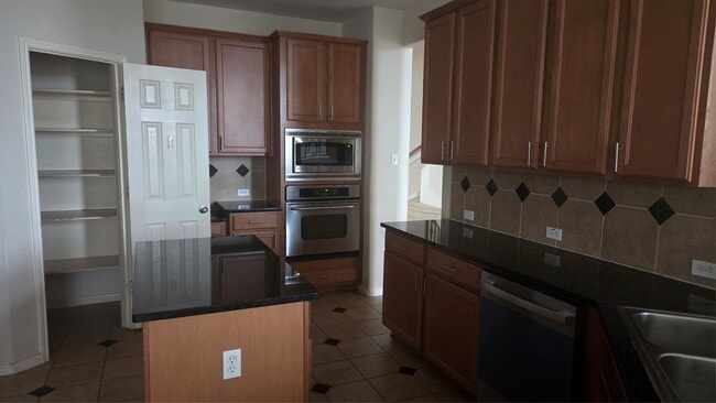 Building Photo - 2103 Trinity Manor Ln