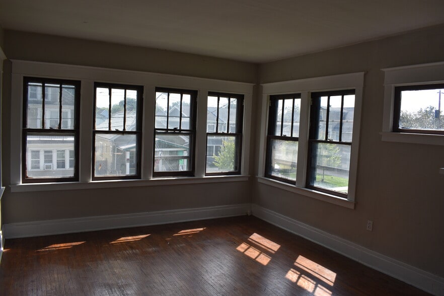 Building Photo - 92 Trowbridge St