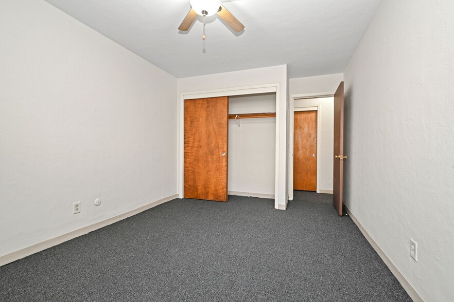 Building Photo - 515 5th St SE