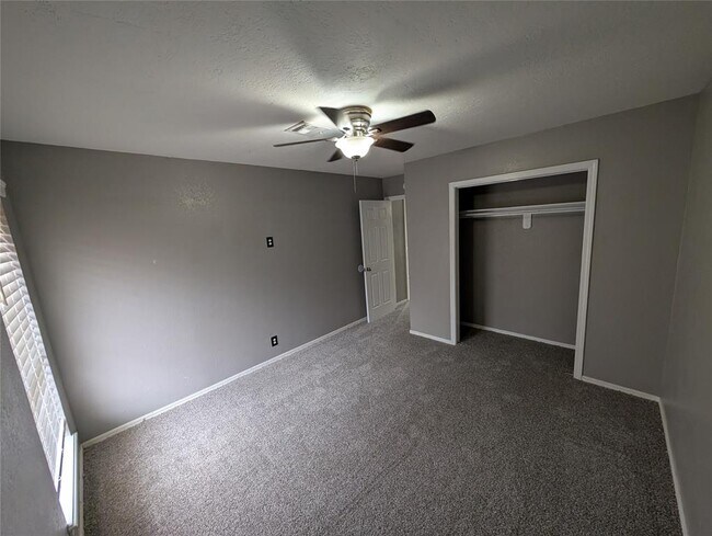 Building Photo - 16904 Meadow Lake Cir