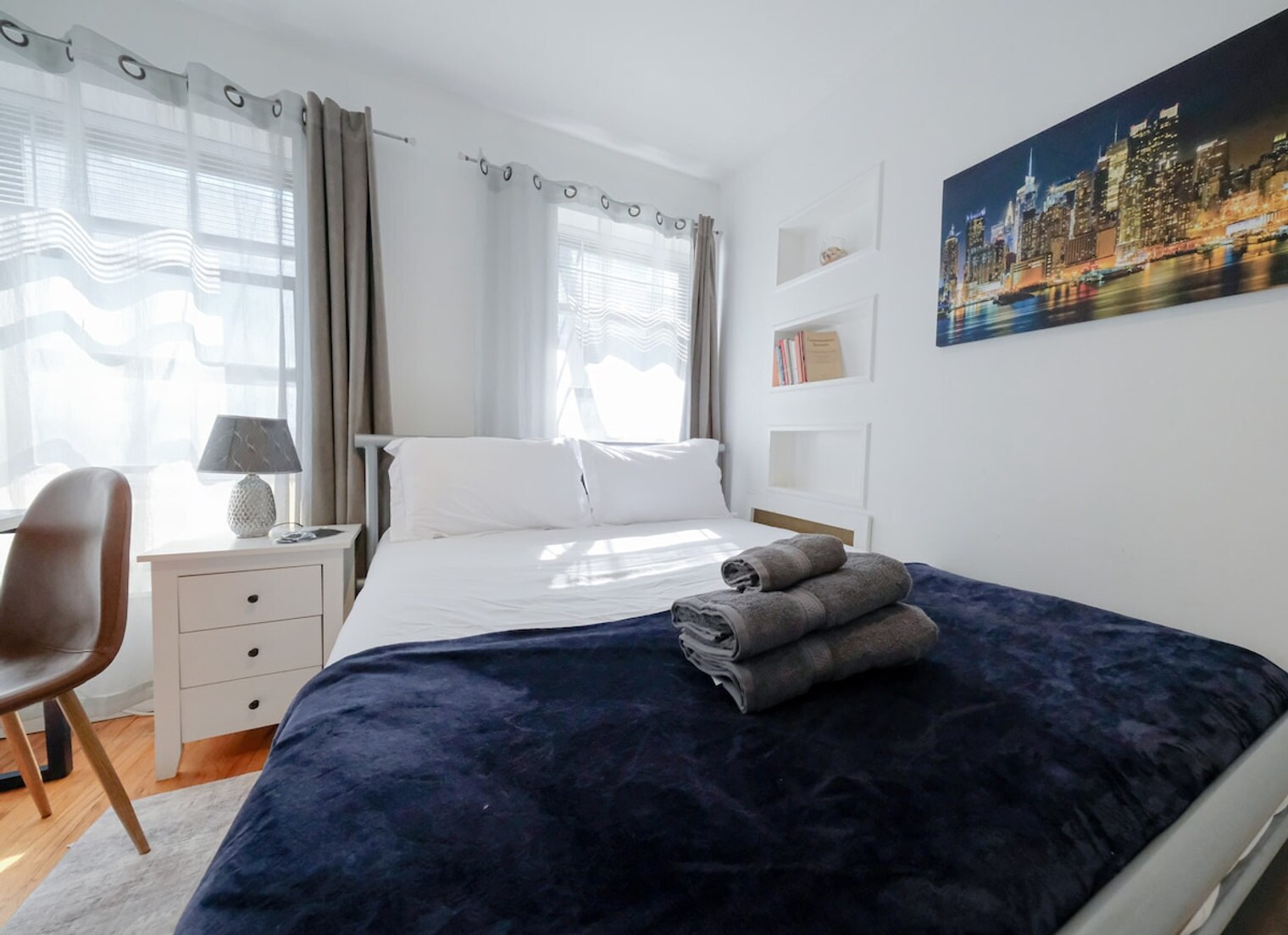 Building Photo - 305 E 104th St