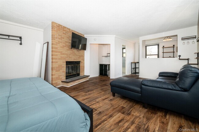 Building Photo - 161 Pearsall Dr