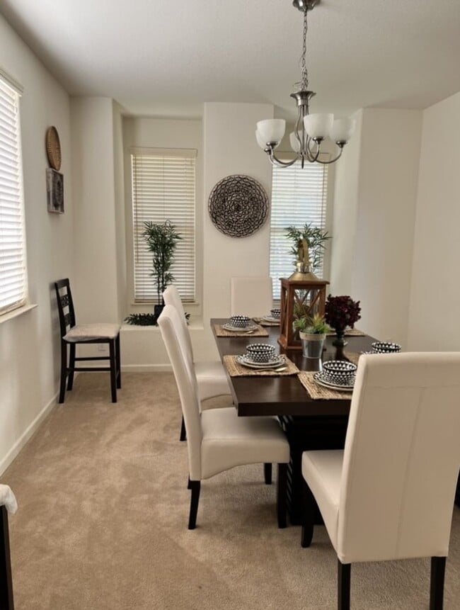 Building Photo - Luxury LAKEFRONT property!!!