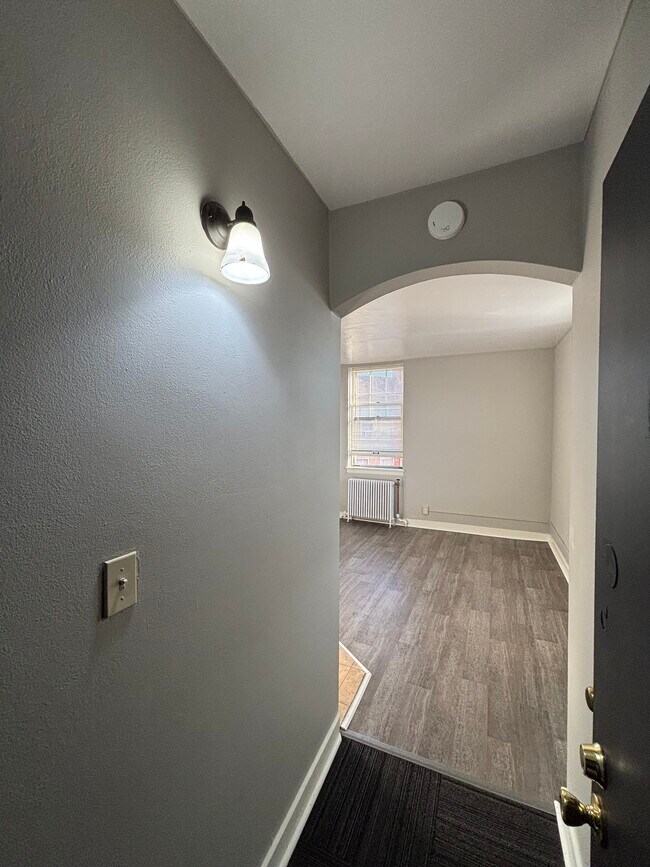 Building Photo - 7416 Harwood Ave