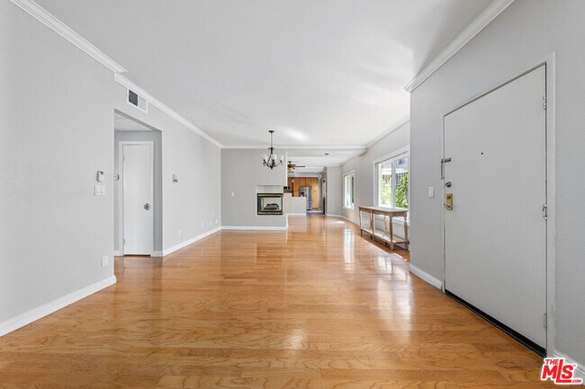 Building Photo - 14937 Dickens St