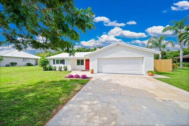 Building Photo - 2416 N W Everglades Blvd