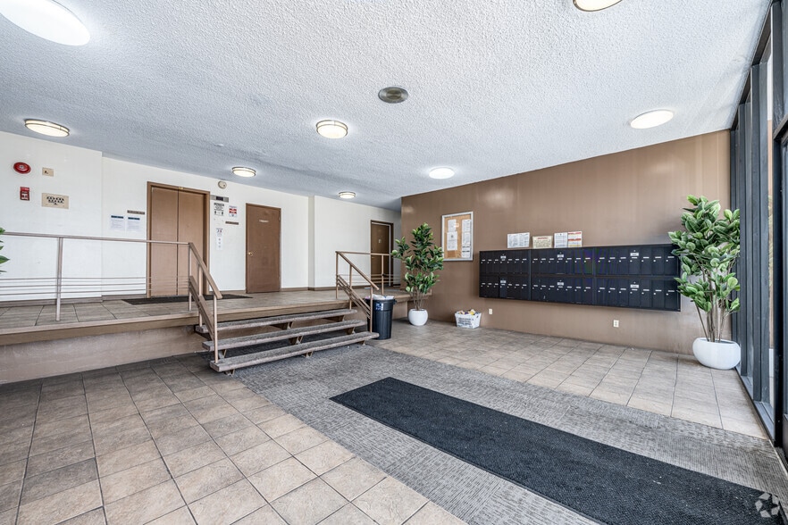Lobby - Menlo 2