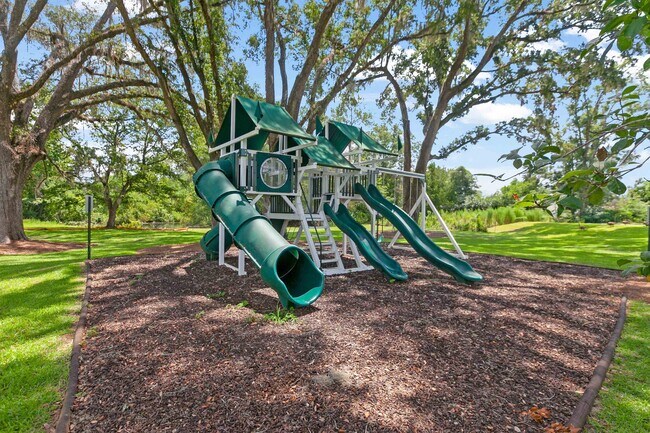 Building Photo - 5643 Fletcher Oaks Dr