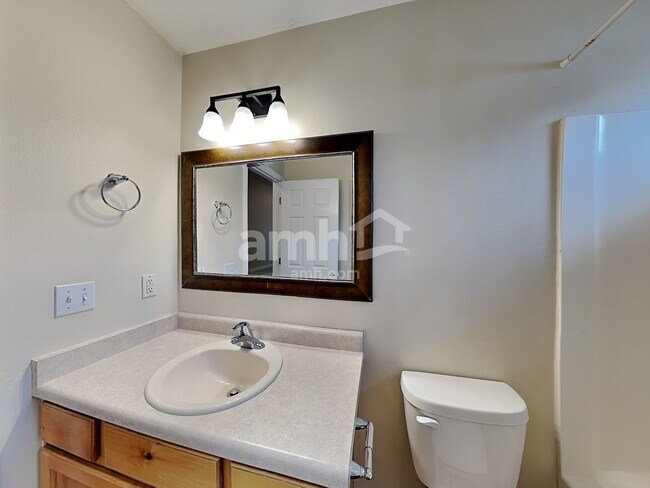 Building Photo - 1877 E Cedar Dr