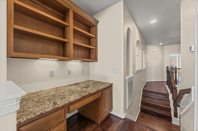 Building Photo - 7 N Beech Springs Cir