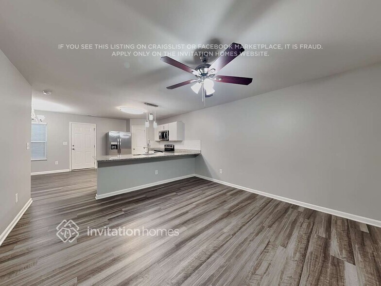 Building Photo - 915 Mathis Ave