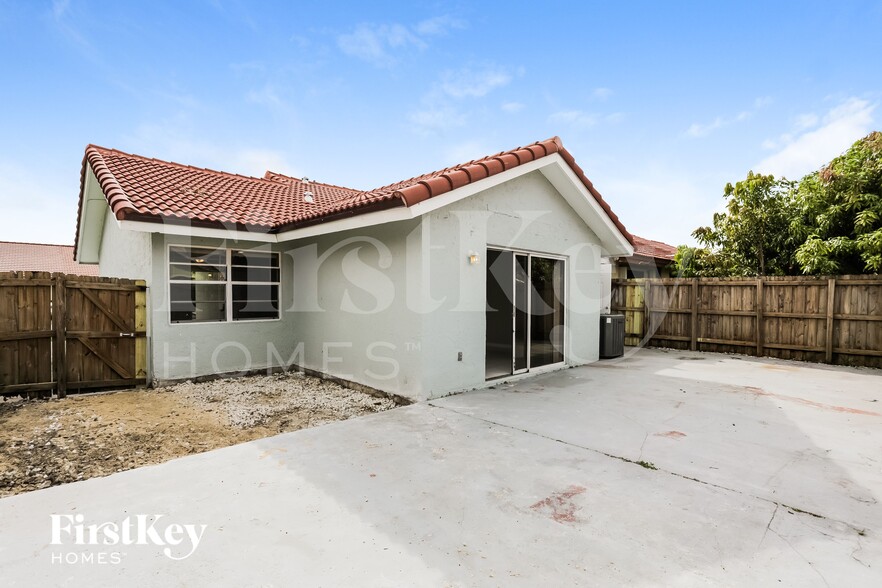 Building Photo - 4610 SW 143rd Ct W