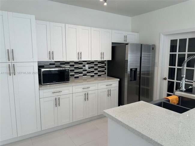 Building Photo - 1922 NW 4th St