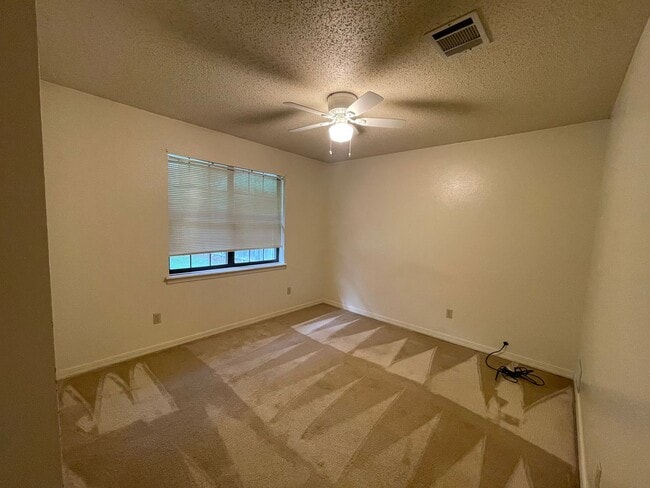 Building Photo - Large Brick Home In Desirable "Huntington ...