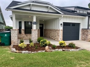 Building Photo - Beautiful 2 Bed 2 Bath!