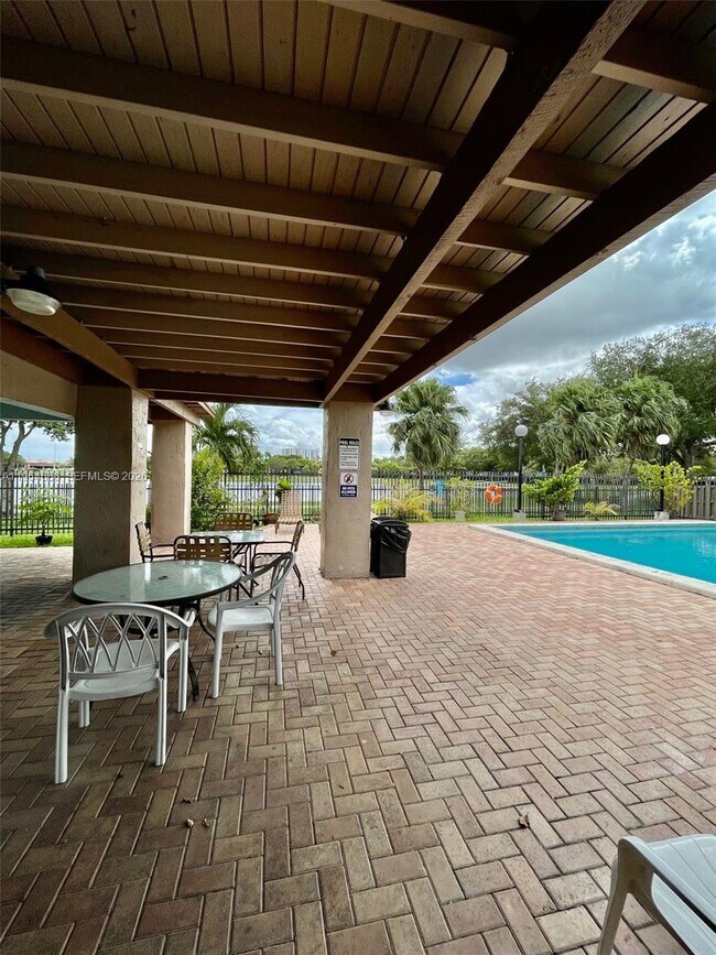 Building Photo - 200 W Park Dr