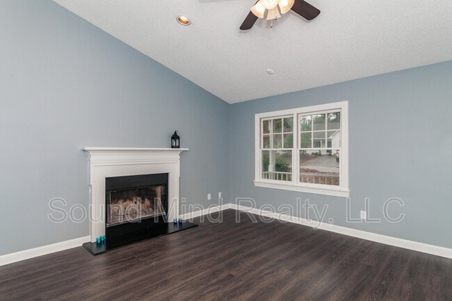 Building Photo - 2113 Tanglewood Rd