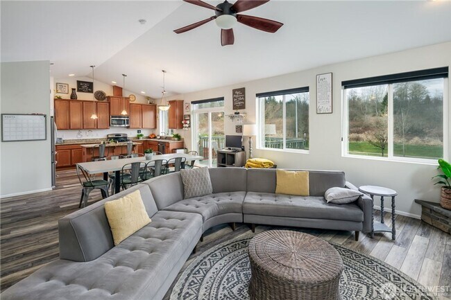 Building Photo - Spacious Eagle Heights Rental w/ Playgroun...