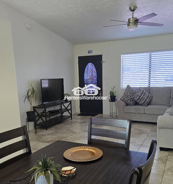 Building Photo - 1741 W Ransom Oaks Dr