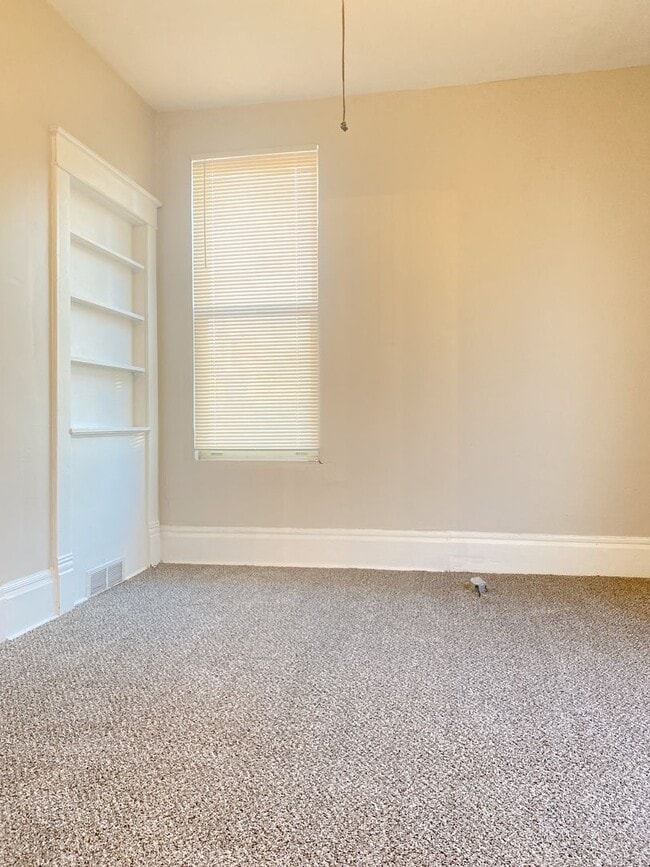 Building Photo - Updated 4 bed 2 bath house right in the heart of Benson.