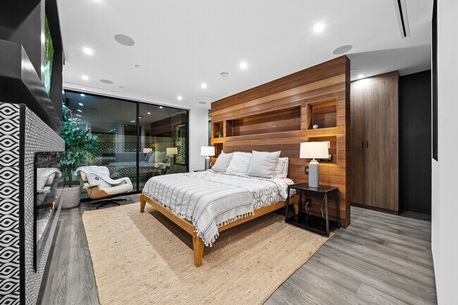 Building Photo - 838 California Ave