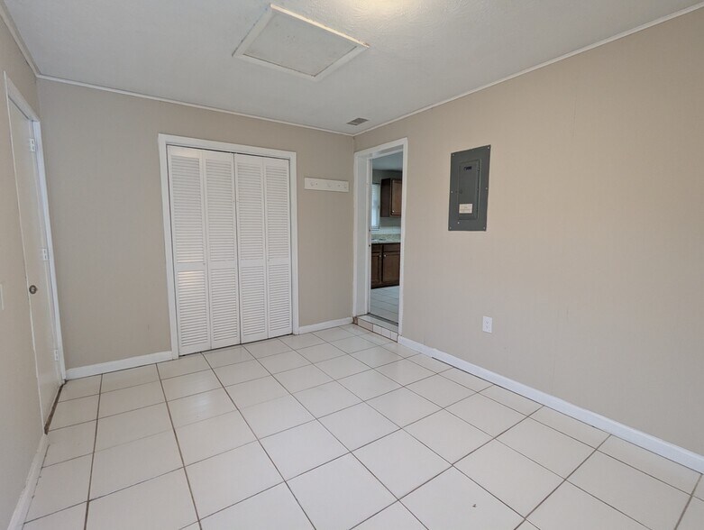 Building Photo - 5127 Acoma Ave