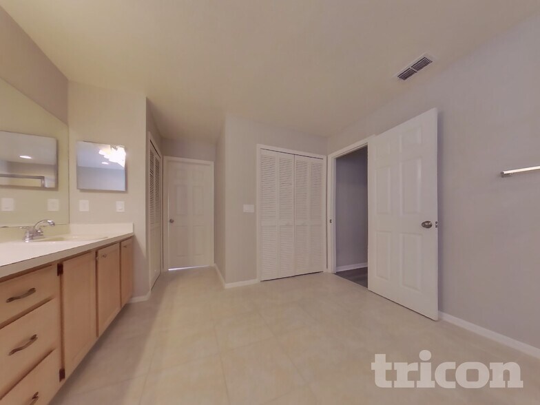 Building Photo - 1990 Turnberry Dr