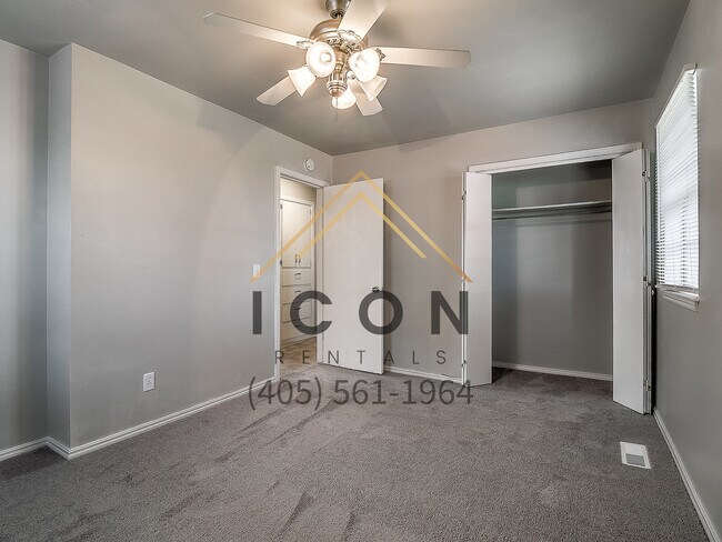 Building Photo - 2513 SW 69th St