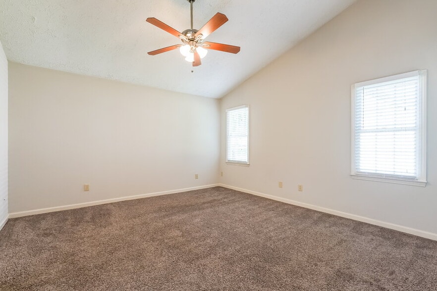 Building Photo - 409 Laurens Way