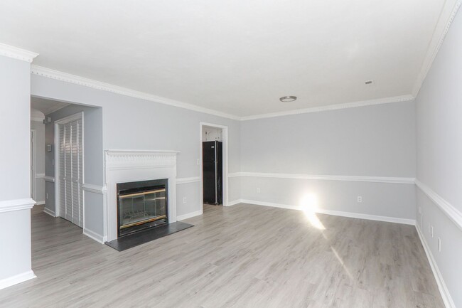 Building Photo - Charming apartment for rent in Chesapeake!