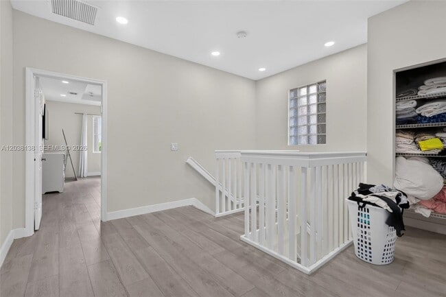 Building Photo - 4422 NW 112th Ct