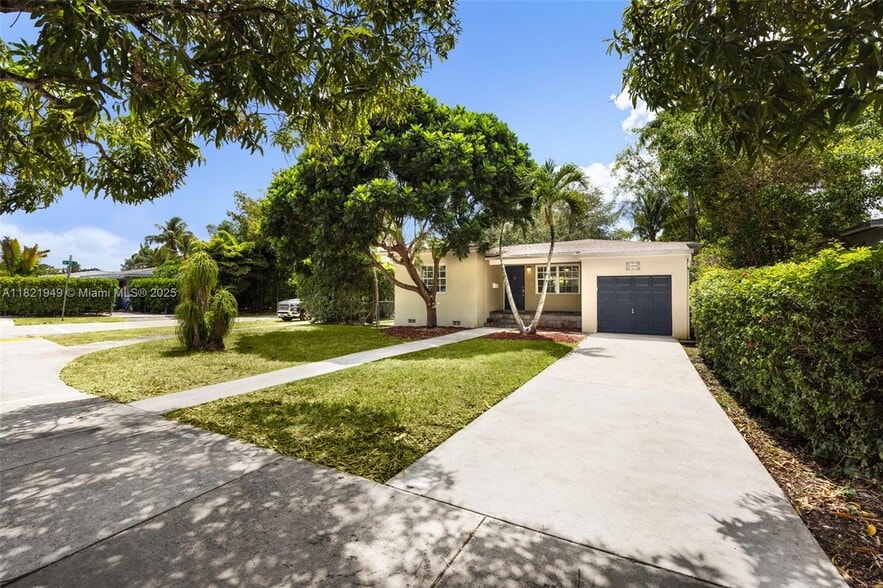 Building Photo - 5490 SW 57th Ave