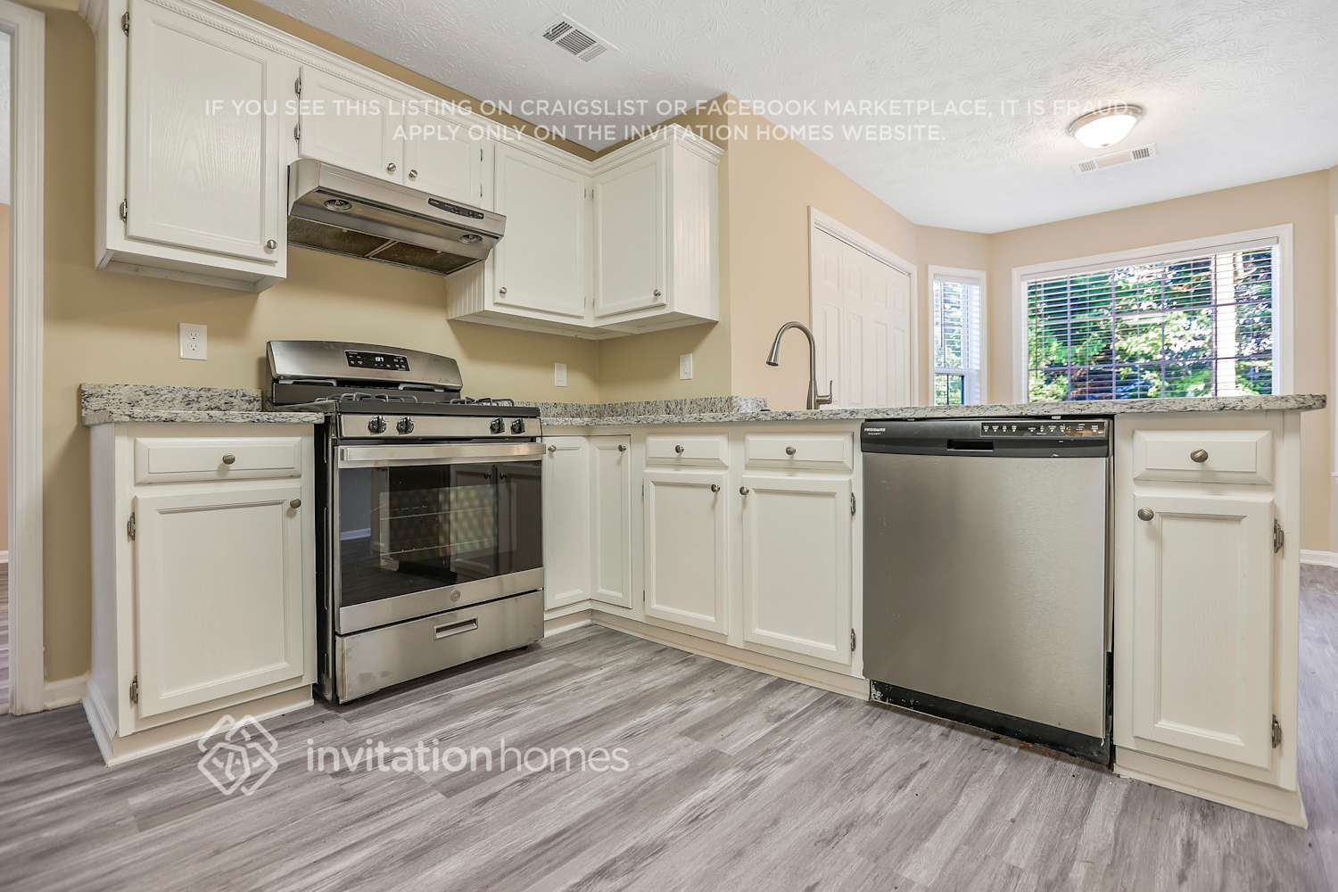 Building Photo - 806 Alta Ct