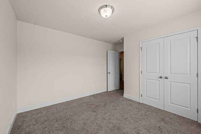 Building Photo - Spacious 4-Bedroom Retreat with 2.5 Baths ...