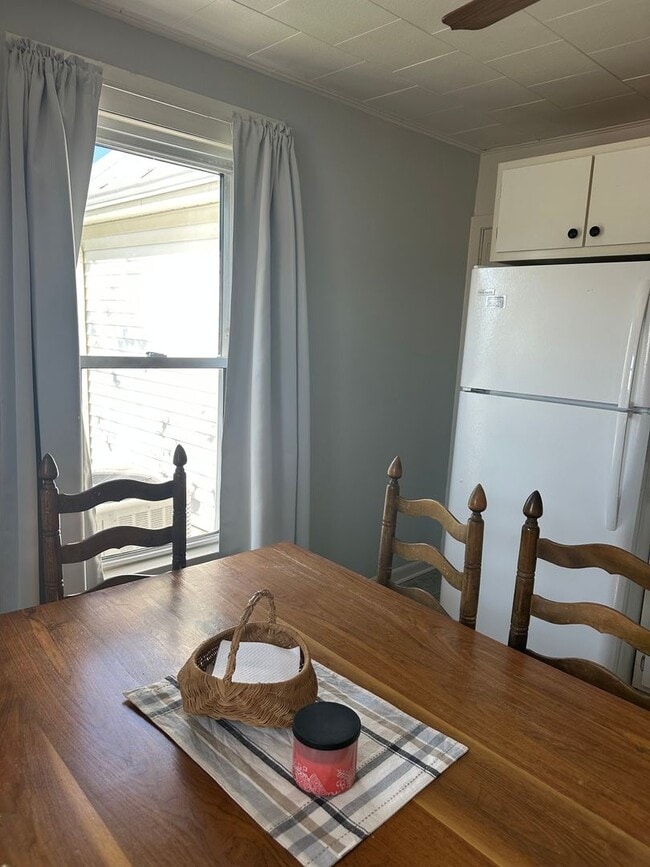 Building Photo - 4 Bedroom, 2 Bath farm house out in the Co...