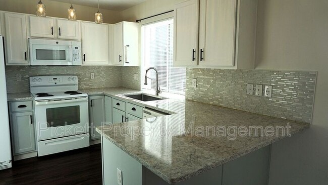 Building Photo - 4855 Bowwood Cir NE