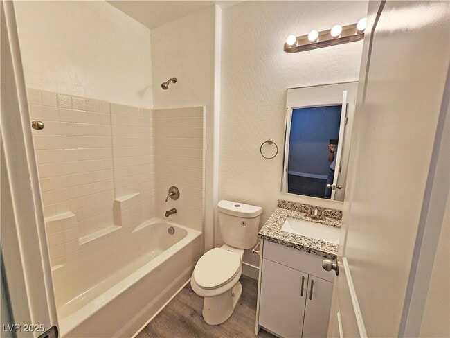 Building Photo - 1111 Sixshooter Ave