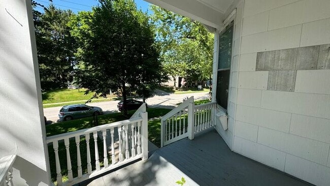 Building Photo - $2,300 | 4 Bedroom, 2 Bathroom Multi Floor...