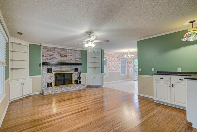 Building Photo - 2315 Treetop Ln