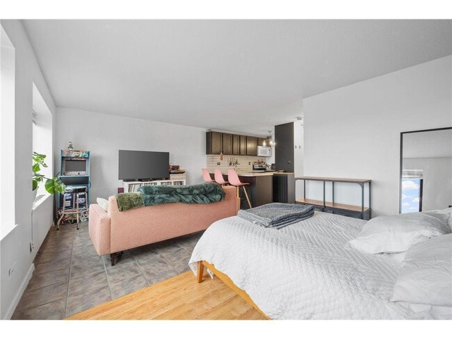 Building Photo - 15 S 1st St