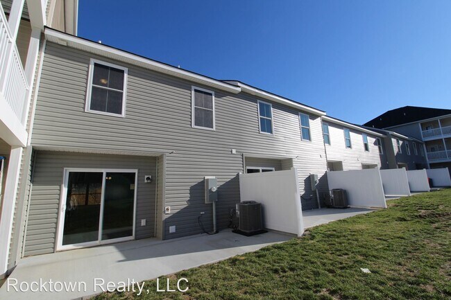 Building Photo - 3 br, 2.5 bath House - 3035 Locust Grove