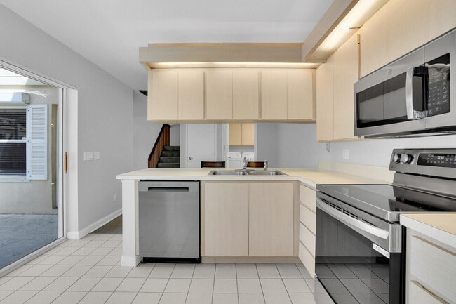 Building Photo - 8156 Chelsea 56c Ct