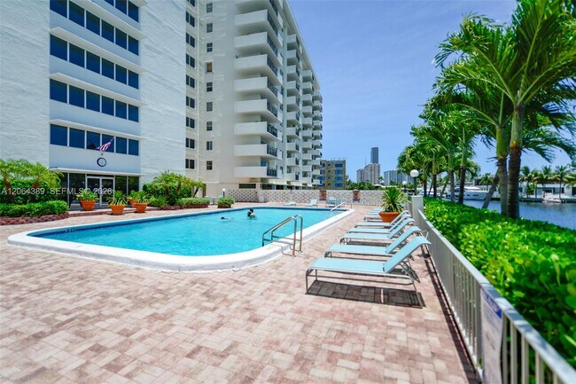 Building Photo - 401 Golden Isles Dr