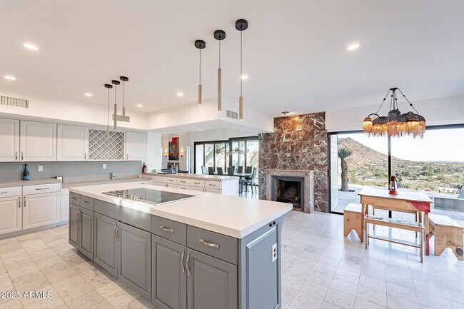 Building Photo - 7044 N Hillside Dr