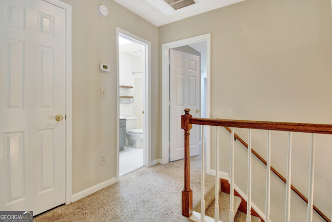 Building Photo - 303 Calgary Dr
