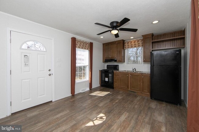 Building Photo - 312 Crystal Dr