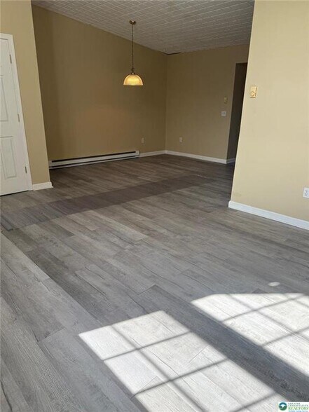 Building Photo - 252 Harris St